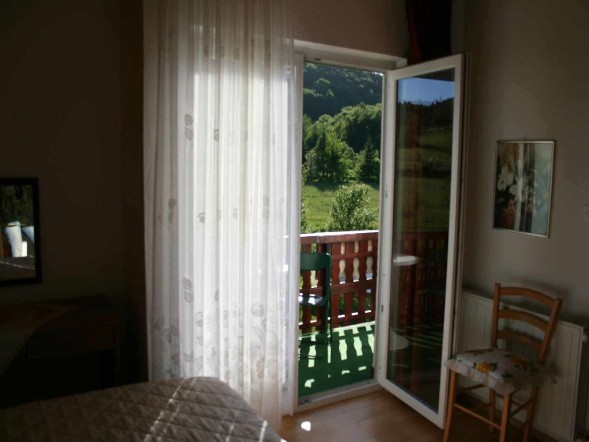 Adriana Guesthouse Jezerce Exterior photo