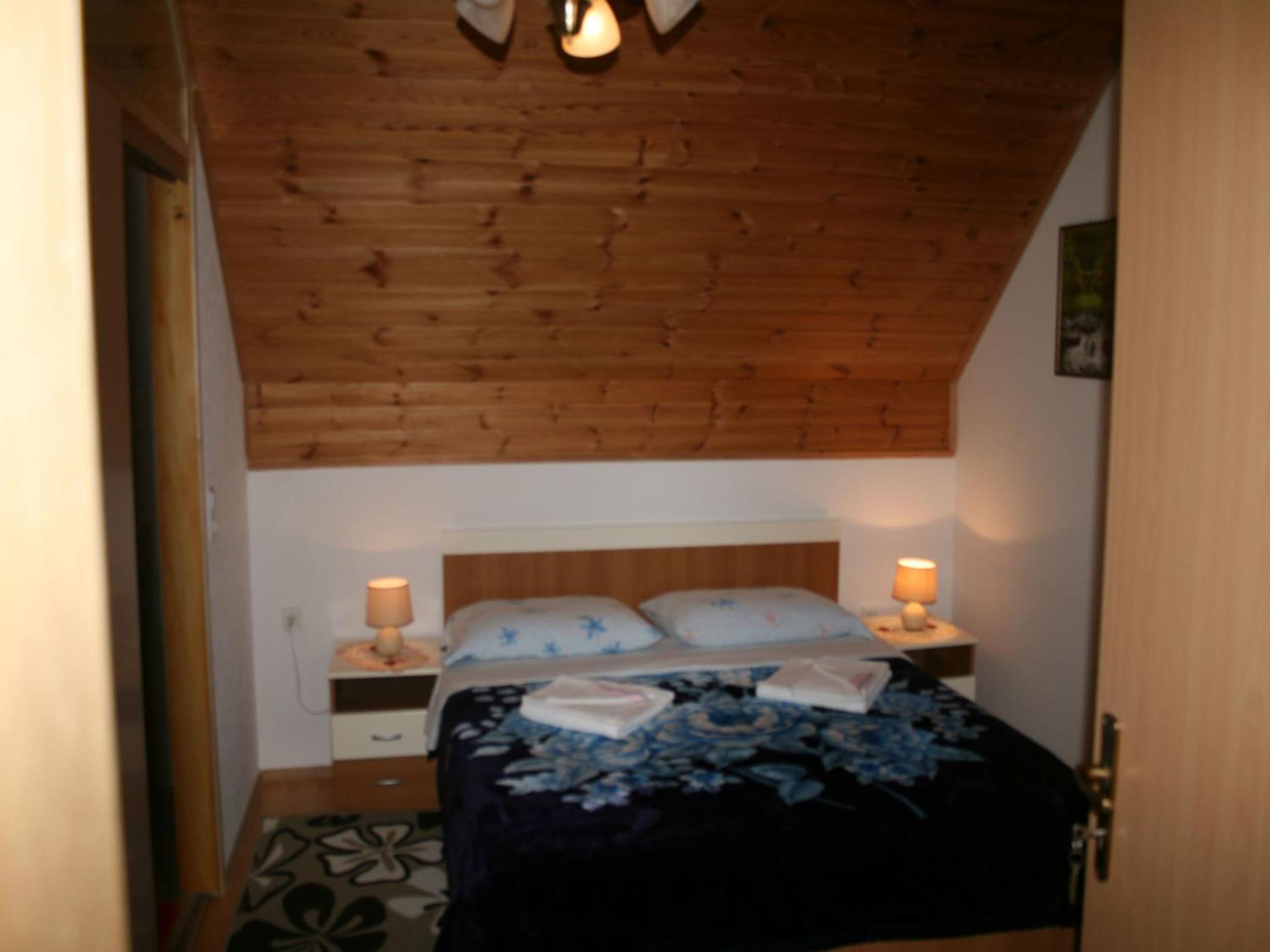 Adriana Guesthouse Jezerce Room photo